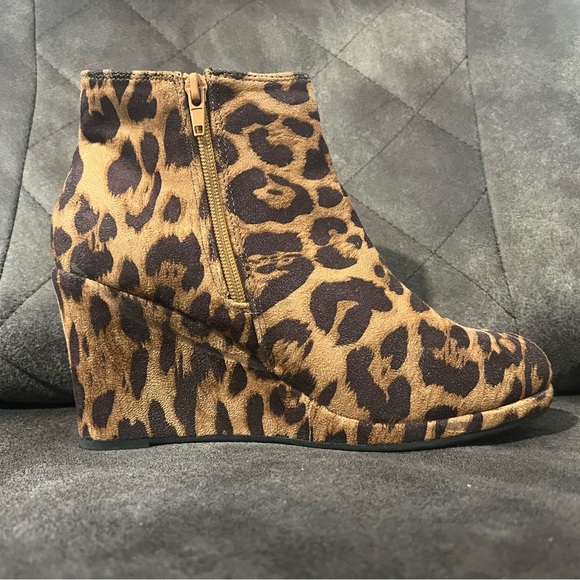 Rampage Animal Print Micro Jesy Wedge Booties.  Gently worn. - Picture 2 of 6